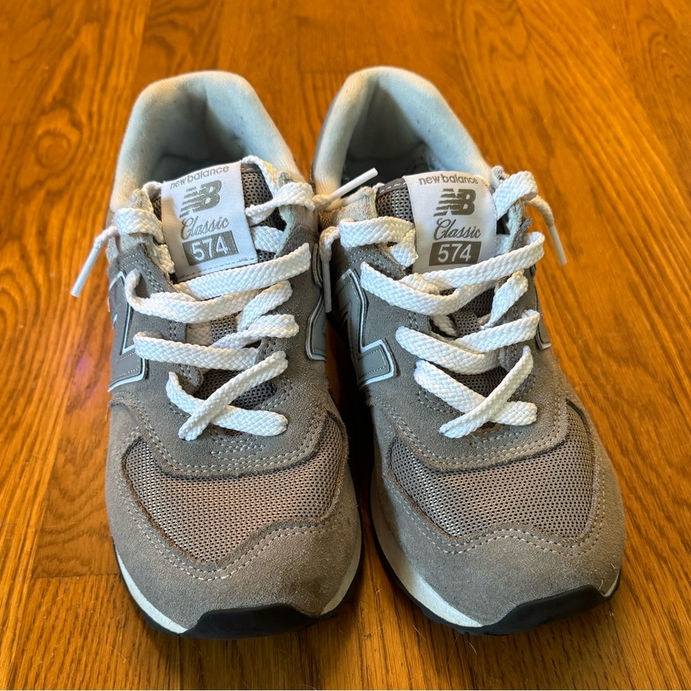 Women’s New Balance 574’s size 8